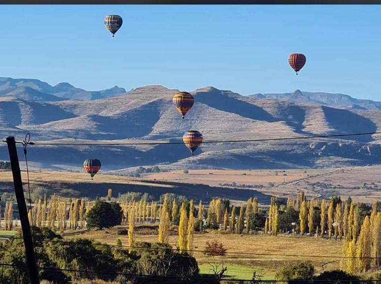 The Courtyard Guest House Clarens Extérieur photo